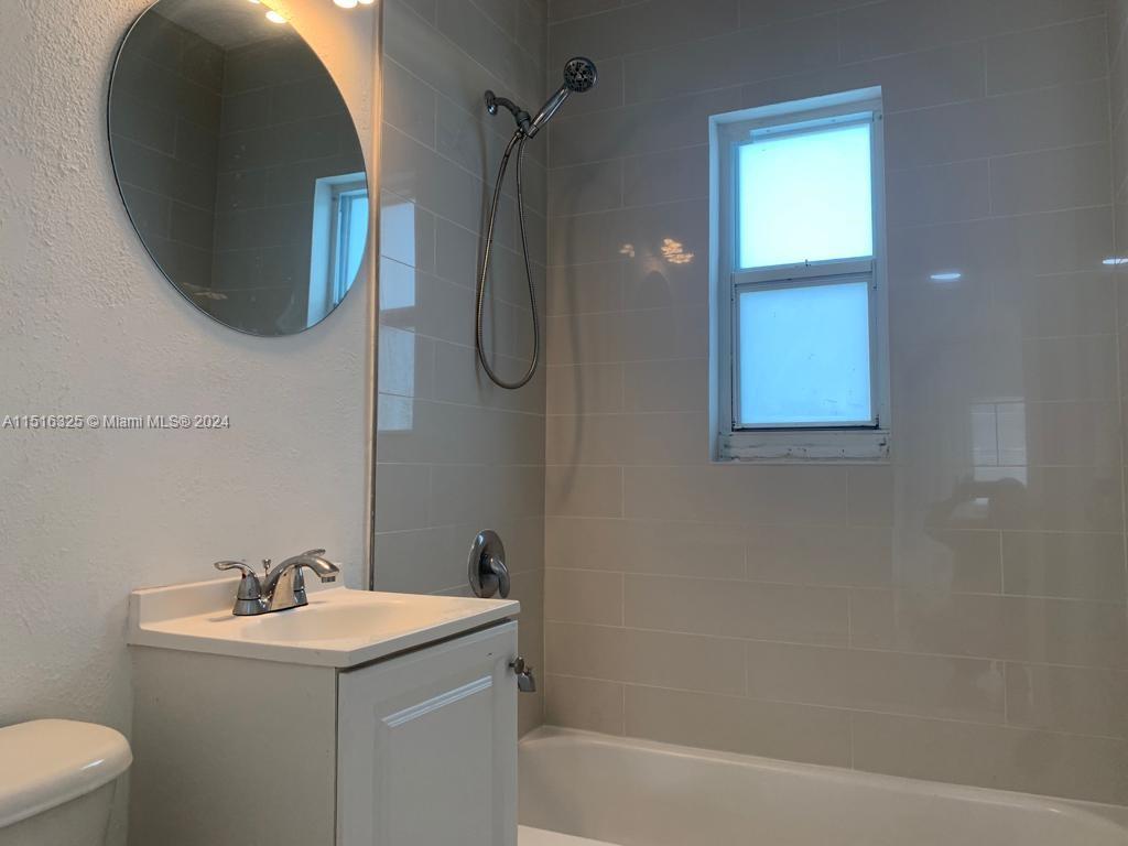 7207 Bay Dr 31, Miami Beach, Florida 33141, 1 Bedroom Bedrooms, ,1 BathroomBathrooms,Residentiallease,For Rent,7207 Bay Dr 31,A11516325