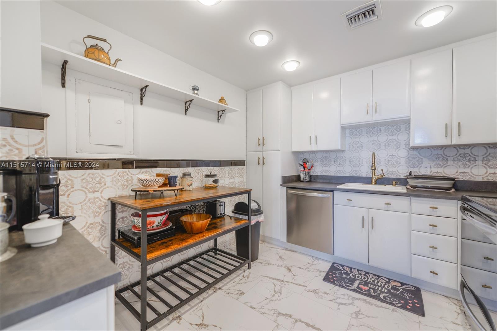 1950 S Ocean Dr 19E, Hallandale Beach, Florida 33009, 3 Bedrooms Bedrooms, ,2 BathroomsBathrooms,Residentiallease,For Rent,1950 S Ocean Dr 19E,A11515714