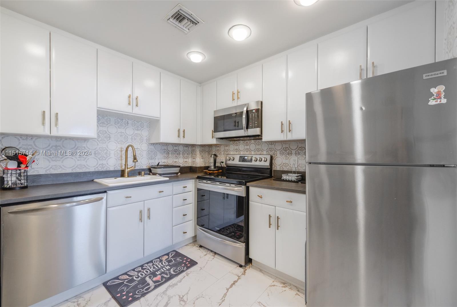 1950 S Ocean Dr 19E, Hallandale Beach, Florida 33009, 3 Bedrooms Bedrooms, ,2 BathroomsBathrooms,Residentiallease,For Rent,1950 S Ocean Dr 19E,A11515714