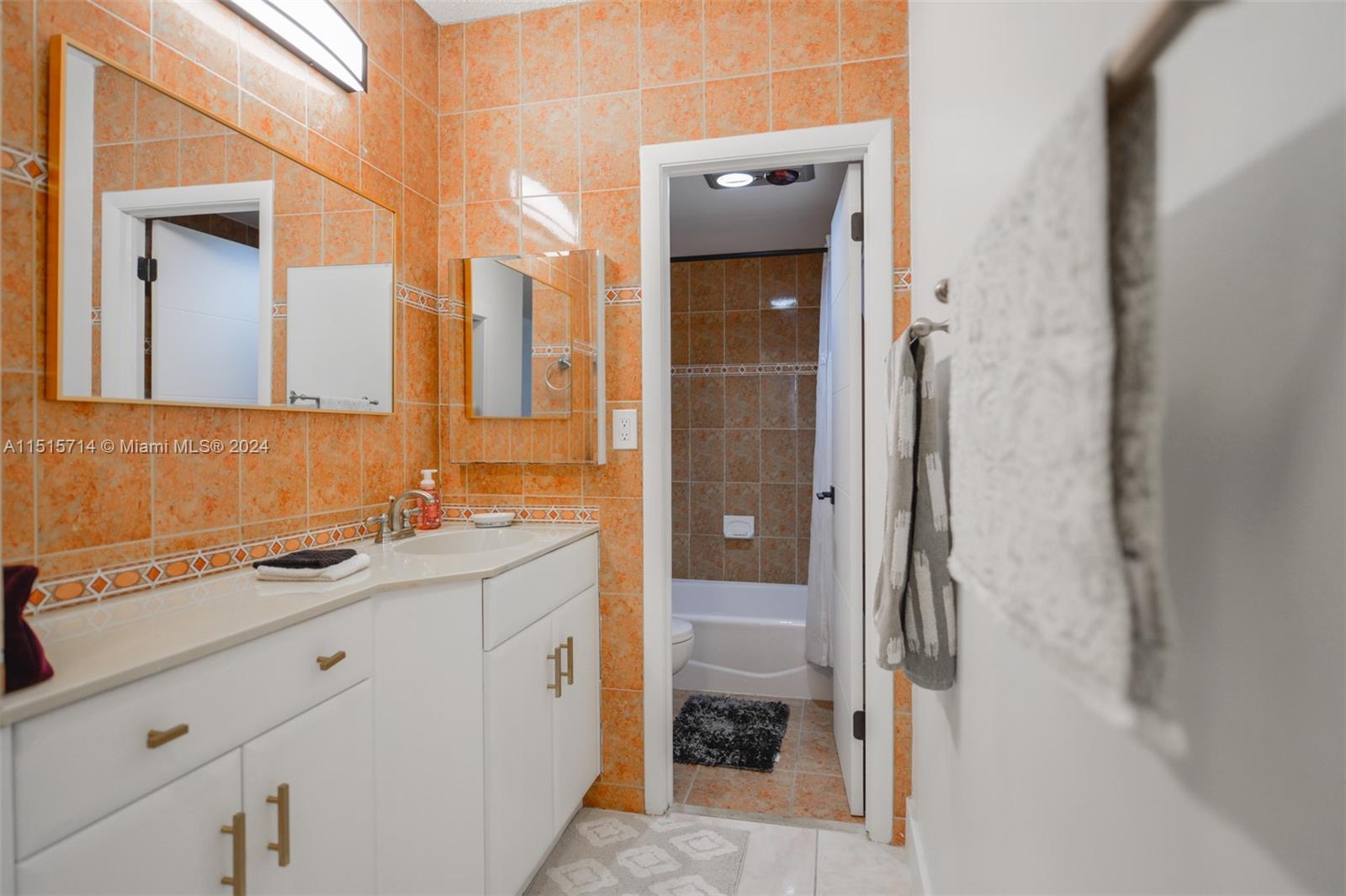 1950 S Ocean Dr 19E, Hallandale Beach, Florida 33009, 3 Bedrooms Bedrooms, ,2 BathroomsBathrooms,Residentiallease,For Rent,1950 S Ocean Dr 19E,A11515714