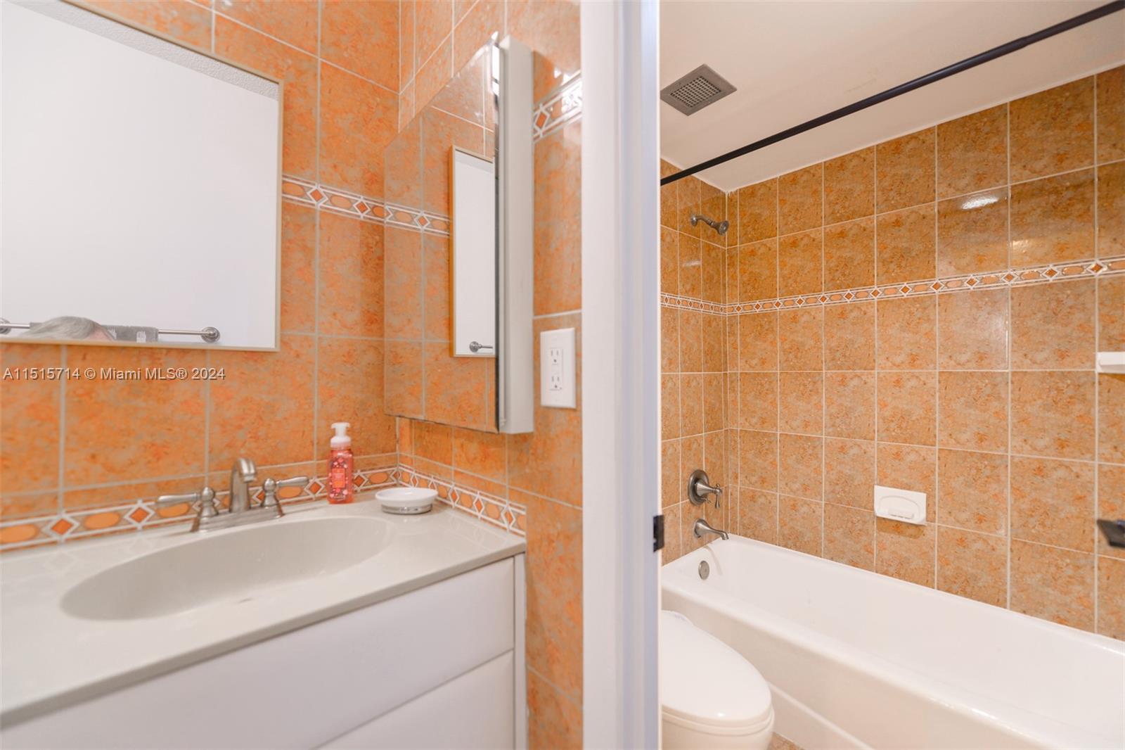 1950 S Ocean Dr 19E, Hallandale Beach, Florida 33009, 3 Bedrooms Bedrooms, ,2 BathroomsBathrooms,Residentiallease,For Rent,1950 S Ocean Dr 19E,A11515714