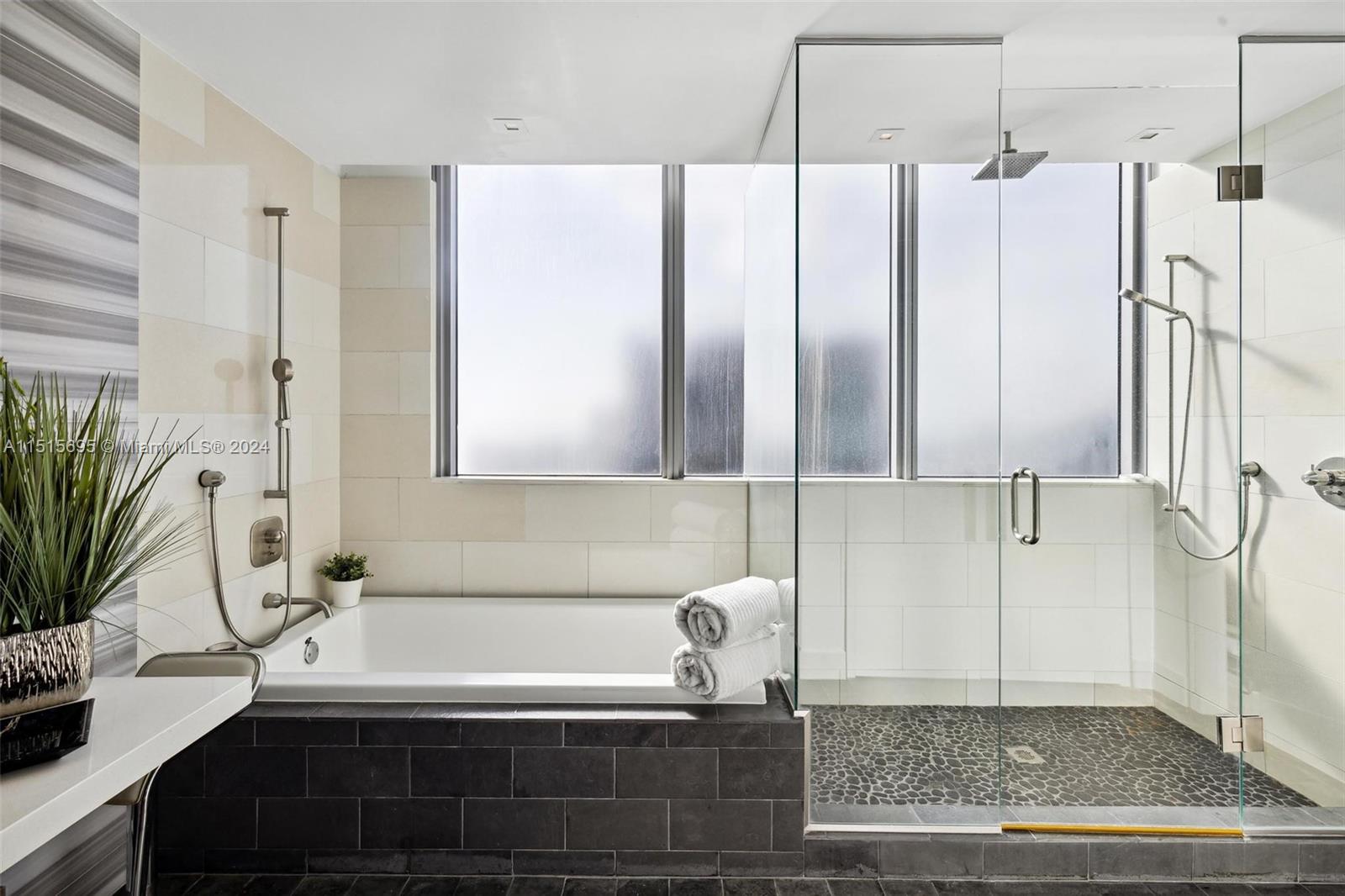 1100 Biscayne Blvd, Miami, FL, 33132 United States, 3 Bedrooms Bedrooms, ,4 BathroomsBathrooms,Residential,For Sale,Biscayne Blvd,A11515695