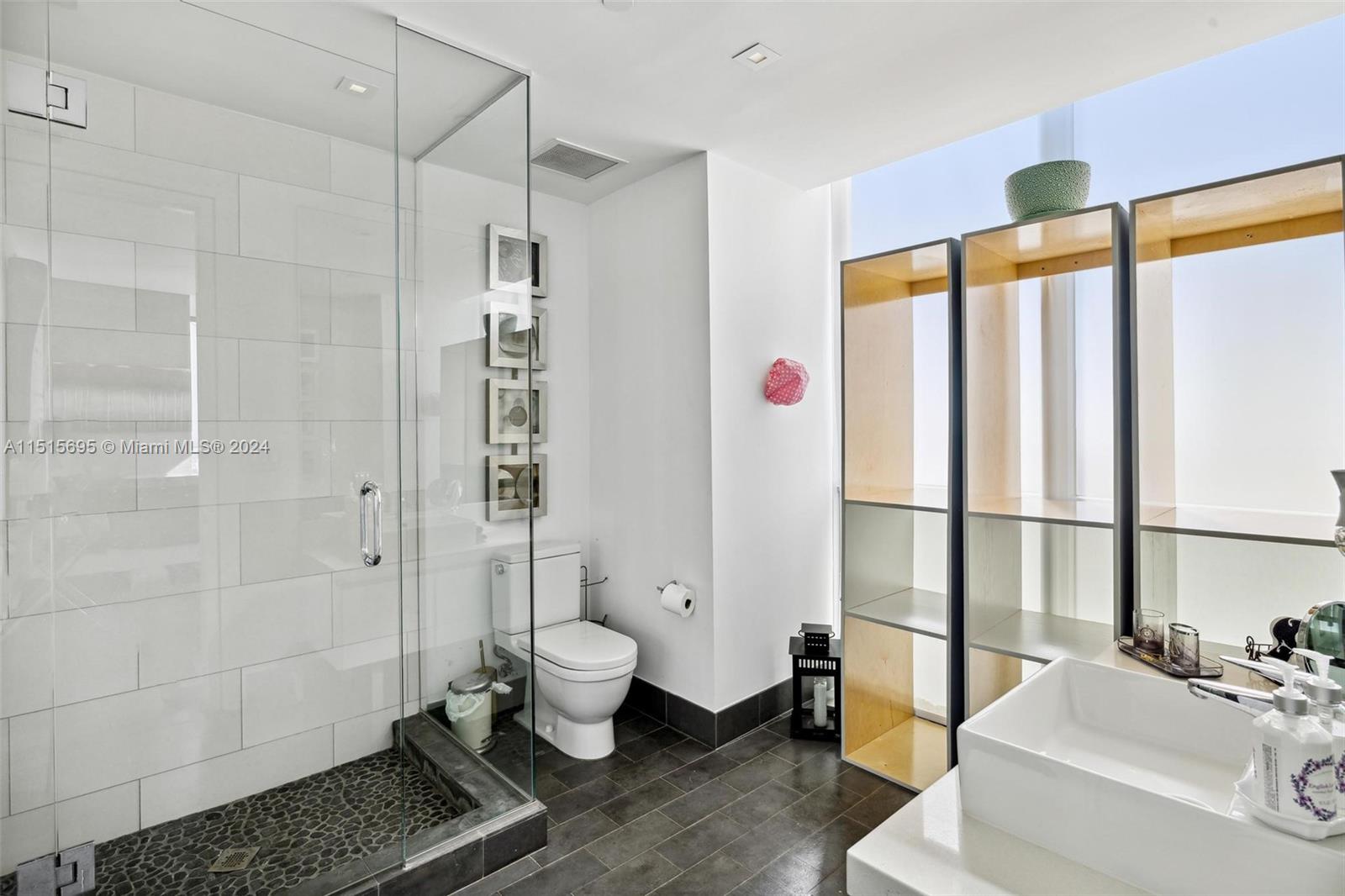 1100 Biscayne Blvd, Miami, FL, 33132 United States, 3 Bedrooms Bedrooms, ,4 BathroomsBathrooms,Residential,For Sale,Biscayne Blvd,A11515695