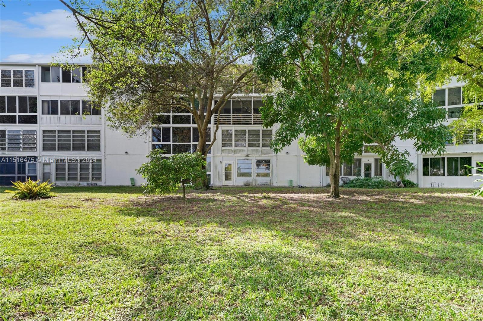 1034 Lyndhurst J 1034, Deerfield Beach, Florida 33442, 2 Bedrooms Bedrooms, ,2 BathroomsBathrooms,Residential,For Sale,1034 Lyndhurst J 1034,A11516475
