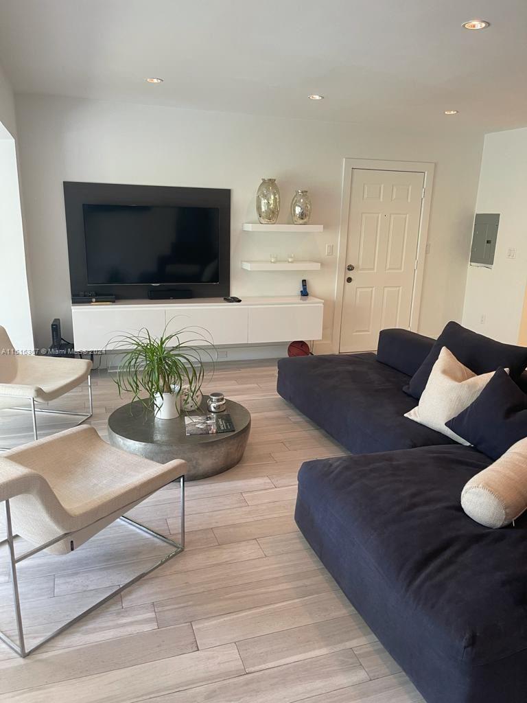 260 Sunrise Dr H, Key Biscayne, Florida 33149, 2 Bedrooms Bedrooms, ,2 BathroomsBathrooms,Residentiallease,For Rent,260 Sunrise Dr H,A11516367