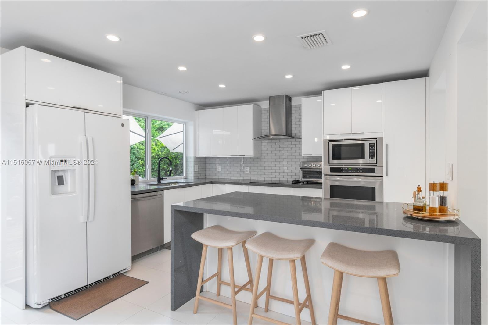 424 Dilido Dr, Miami Beach, FL, 33139 United States, 4 Bedrooms Bedrooms, ,3 BathroomsBathrooms,Residential,For Sale,Dilido Dr,A11516067