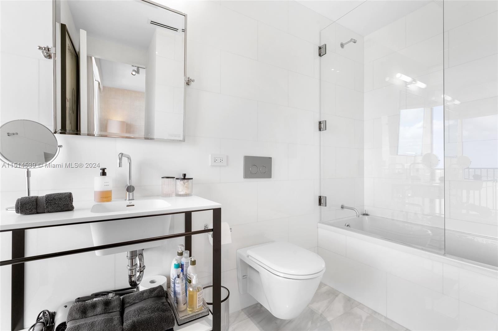 1000 Venetian Way, Miami Beach, FL, 33139 United States, 4 Bedrooms Bedrooms, ,4 BathroomsBathrooms,Residential,For Sale,Venetian Way,A11514539