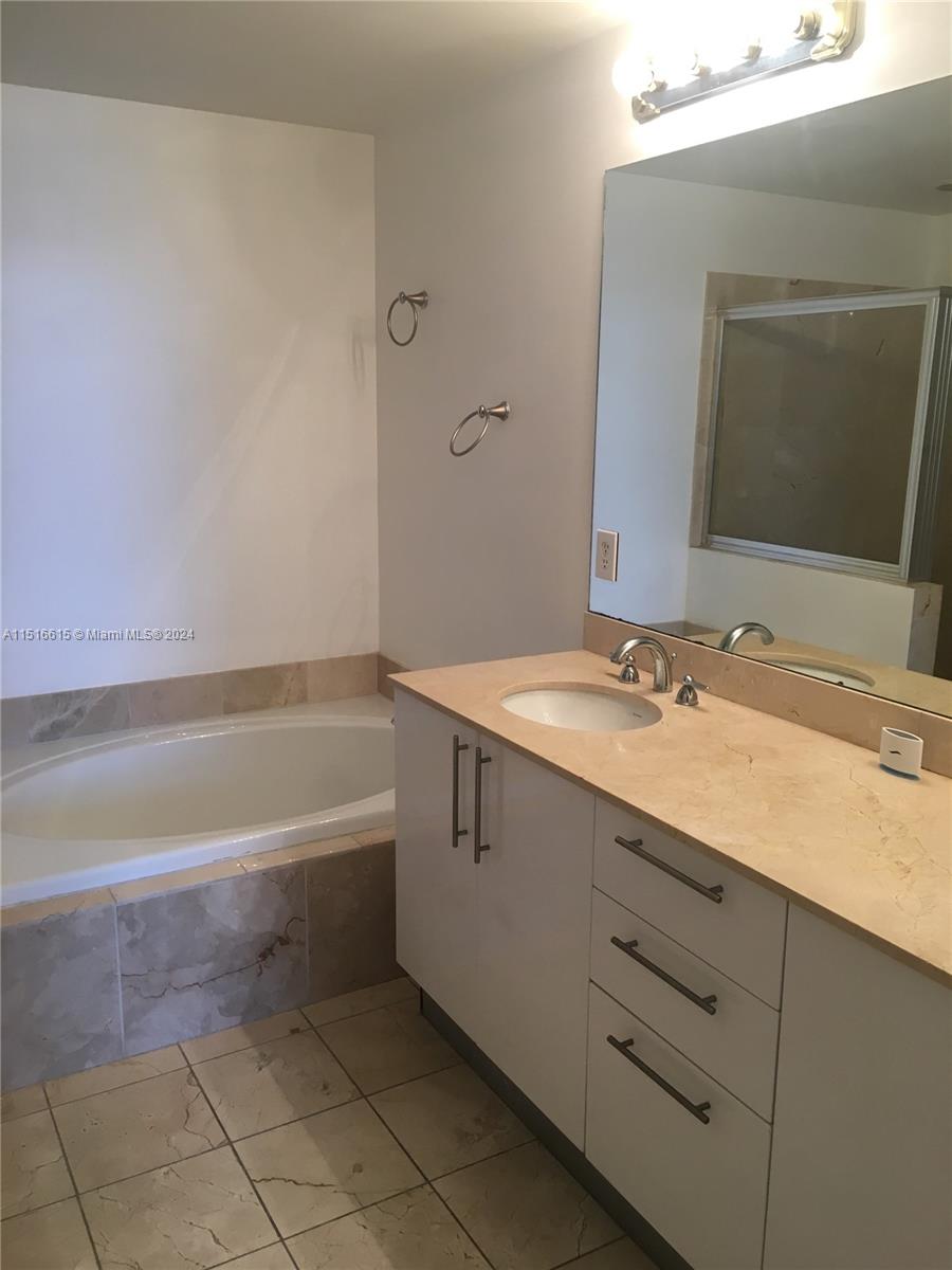 3330 NE 190th St 817, Aventura, Florida 33180, 2 Bedrooms Bedrooms, ,2 BathroomsBathrooms,Residentiallease,For Rent,3330 NE 190th St 817,A11516615