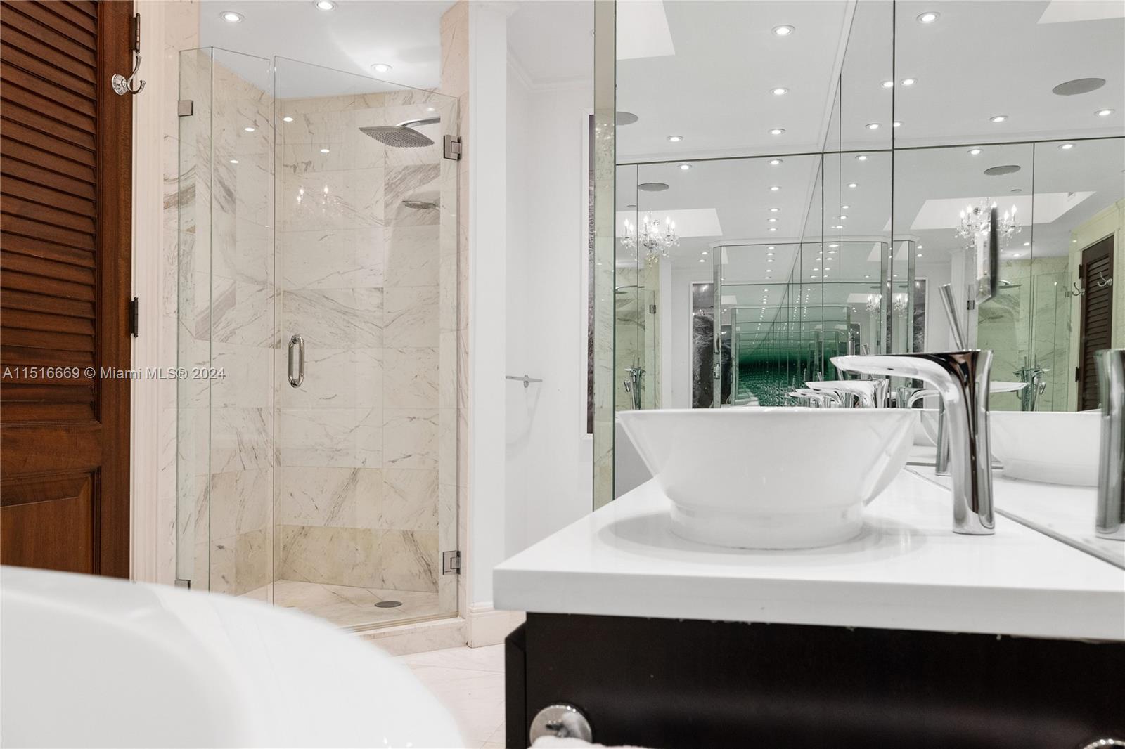 100 Pointe Dr, Miami Beach, FL, 33139 United States, 2 Bedrooms Bedrooms, ,2 BathroomsBathrooms,Residential,For Sale,Pointe Dr,A11516669