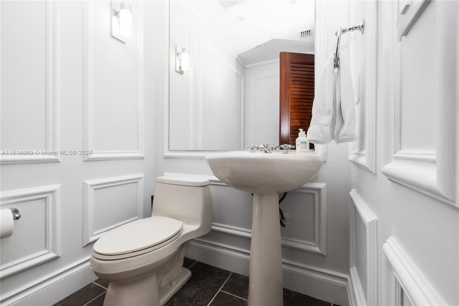 100 Pointe Dr, Miami Beach, FL, 33139 United States, 2 Bedrooms Bedrooms, ,2 BathroomsBathrooms,Residential,For Sale,Pointe Dr,A11516669