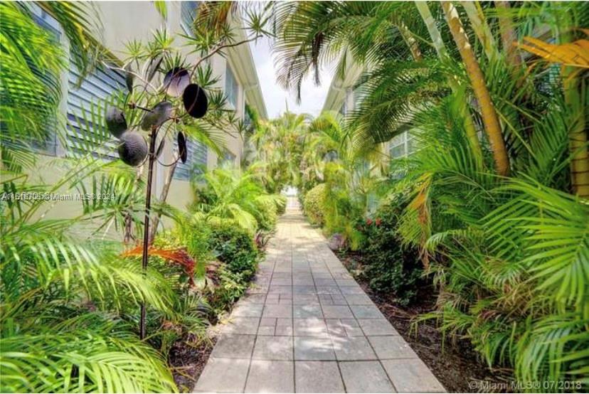 4740 Pine Tree Dr 25, Miami Beach, Florida 33140, 1 Bedroom Bedrooms, ,1 BathroomBathrooms,Residentiallease,For Rent,4740 Pine Tree Dr 25,A11516705