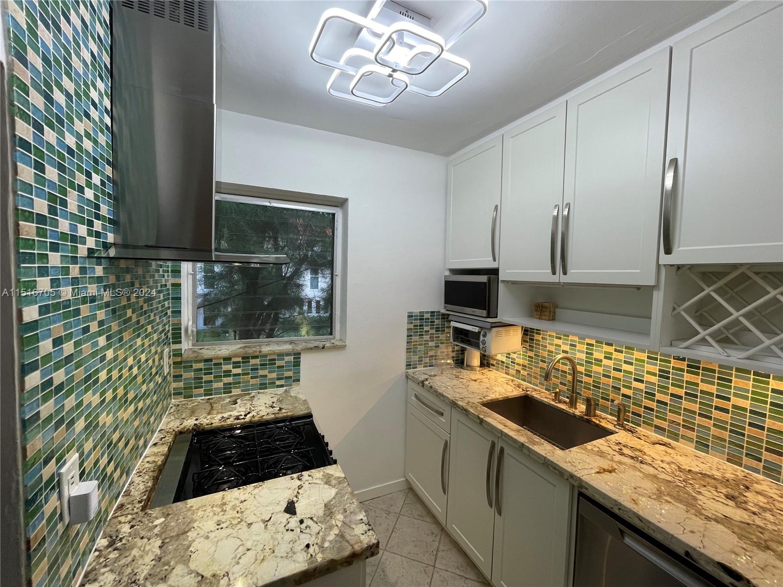 4740 Pine Tree Dr 25, Miami Beach, Florida 33140, 1 Bedroom Bedrooms, ,1 BathroomBathrooms,Residentiallease,For Rent,4740 Pine Tree Dr 25,A11516705