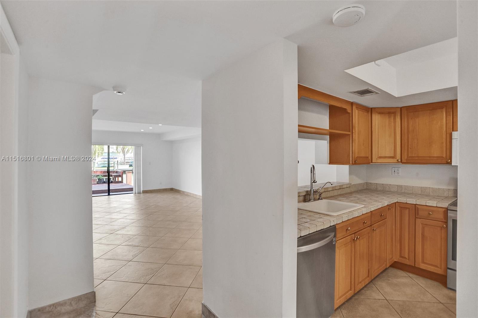 2689 NE 165th St 56, North Miami Beach, Florida 33160, 3 Bedrooms Bedrooms, ,2 BathroomsBathrooms,Residential,For Sale,2689 NE 165th St 56,A11516801