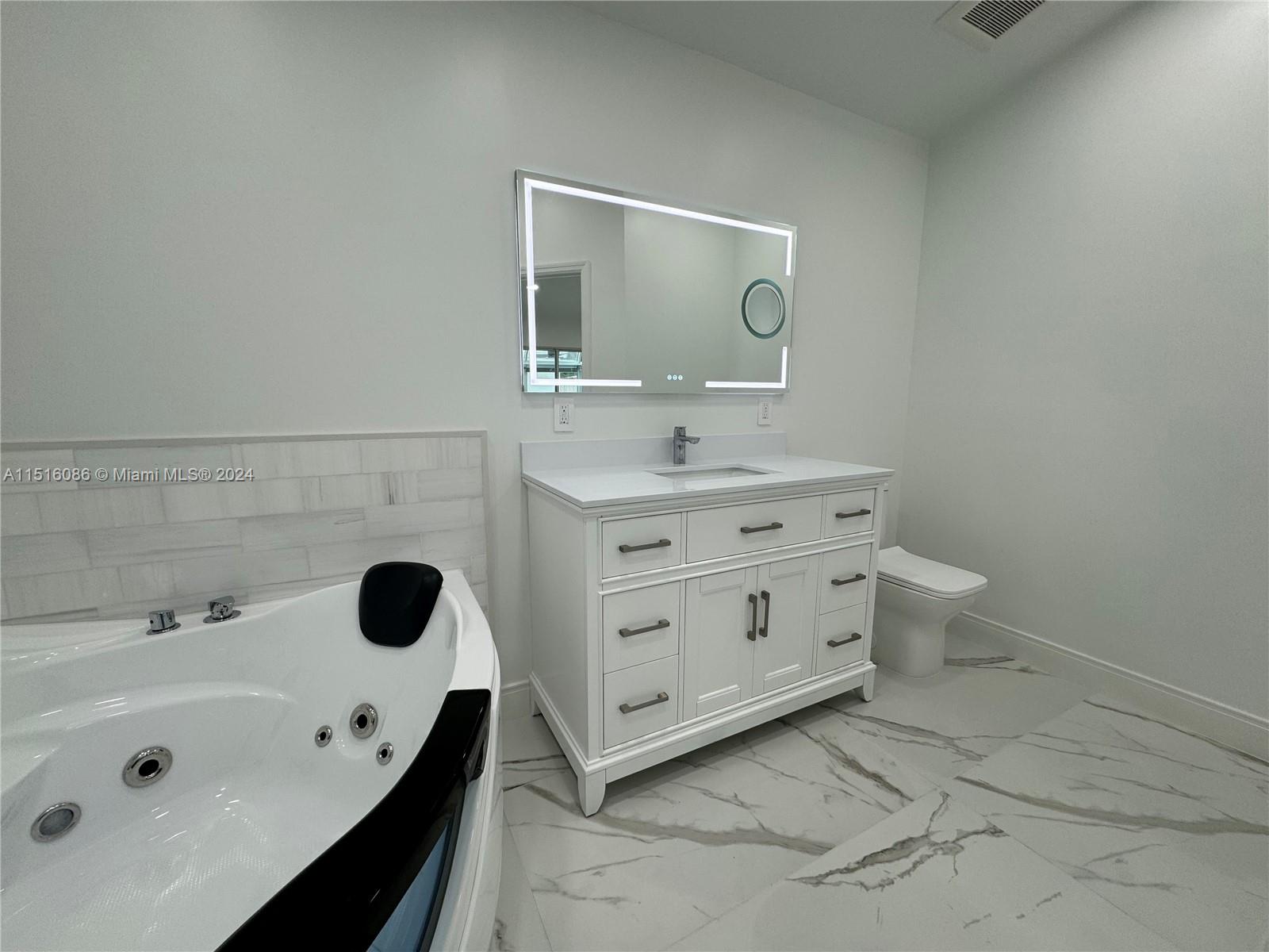 1470 Sweetbay Way, Hollywood, Florida 33019, 4 Bedrooms Bedrooms, 9 Rooms Rooms,2 BathroomsBathrooms,Residential,For Sale,1470 Sweetbay Way,A11516086