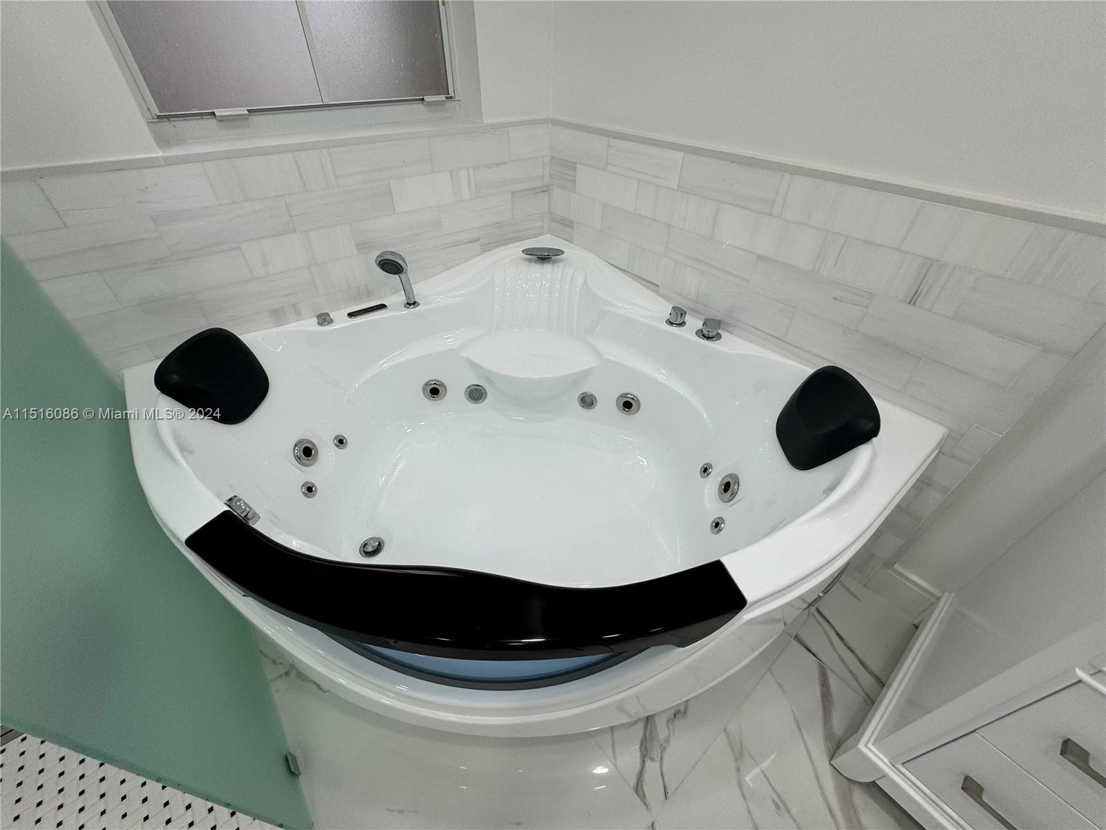 1470 Sweetbay Way, Hollywood, Florida 33019, 4 Bedrooms Bedrooms, 9 Rooms Rooms,2 BathroomsBathrooms,Residential,For Sale,1470 Sweetbay Way,A11516086