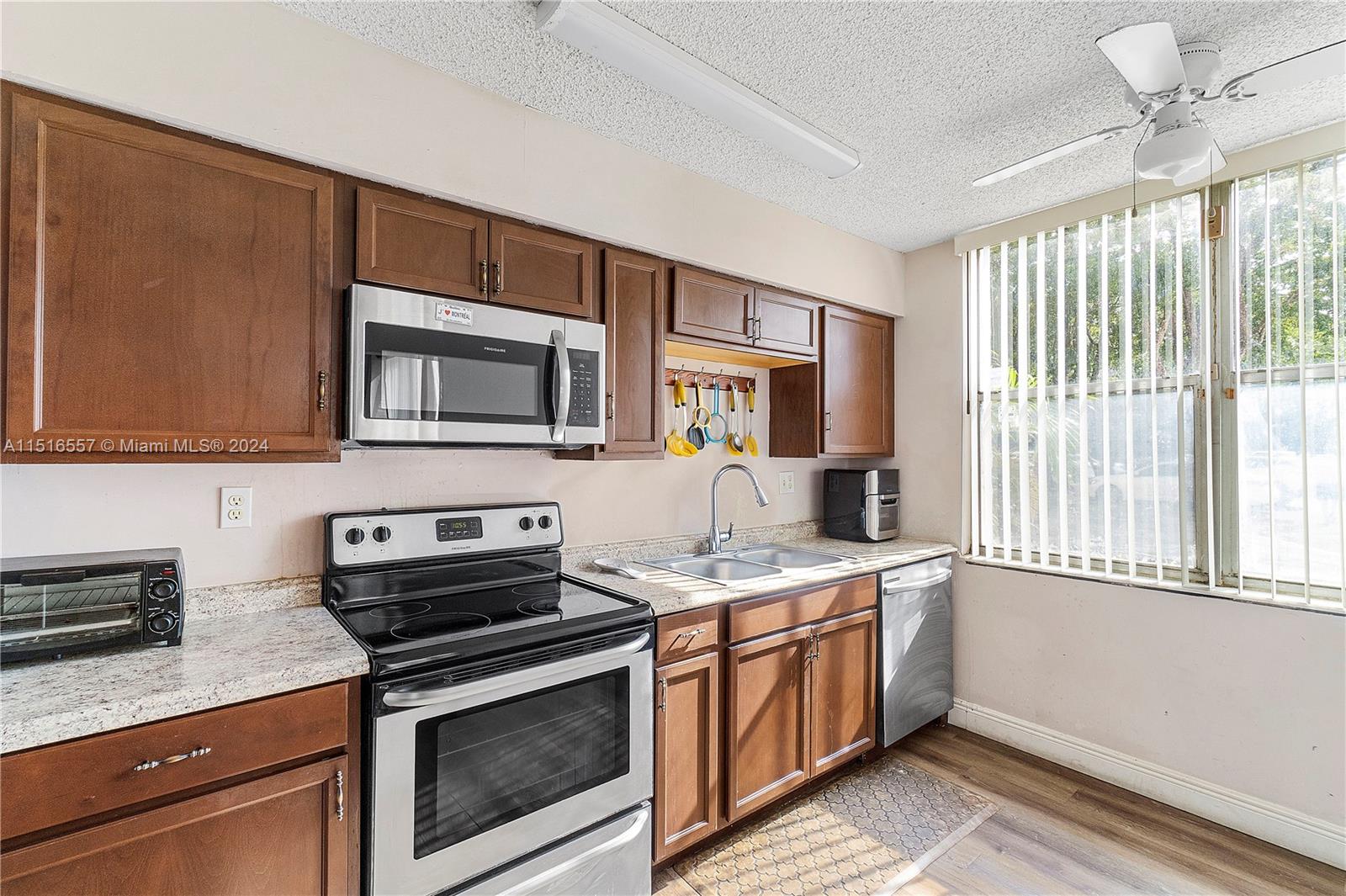 3671 Environ Blvd 164, Lauderhill, Florida 33319, 3 Bedrooms Bedrooms, 6 Rooms Rooms,2 BathroomsBathrooms,Residential,For Sale,3671 Environ Blvd 164,A11516557