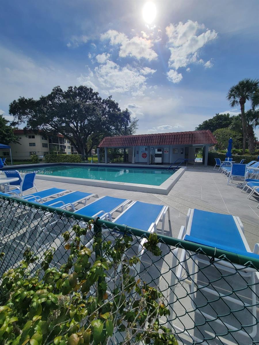 8901 Hollybrook Blvd, Pembroke Pines, FL, 33025 United States, 2 Bedrooms Bedrooms, ,2 BathroomsBathrooms,Residential,For Sale,Hollybrook Blvd,A11508875