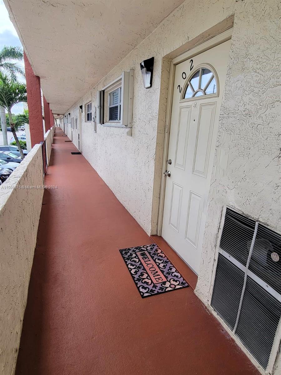 8901 Hollybrook Blvd, Pembroke Pines, FL, 33025 United States, 2 Bedrooms Bedrooms, ,2 BathroomsBathrooms,Residential,For Sale,Hollybrook Blvd,A11508875