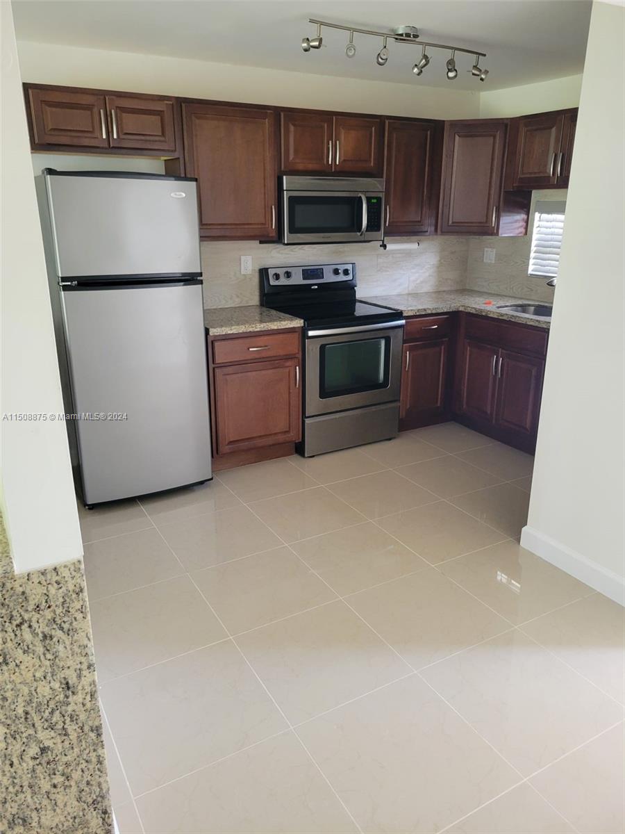 8901 Hollybrook Blvd, Pembroke Pines, FL, 33025 United States, 2 Bedrooms Bedrooms, ,2 BathroomsBathrooms,Residential,For Sale,Hollybrook Blvd,A11508875