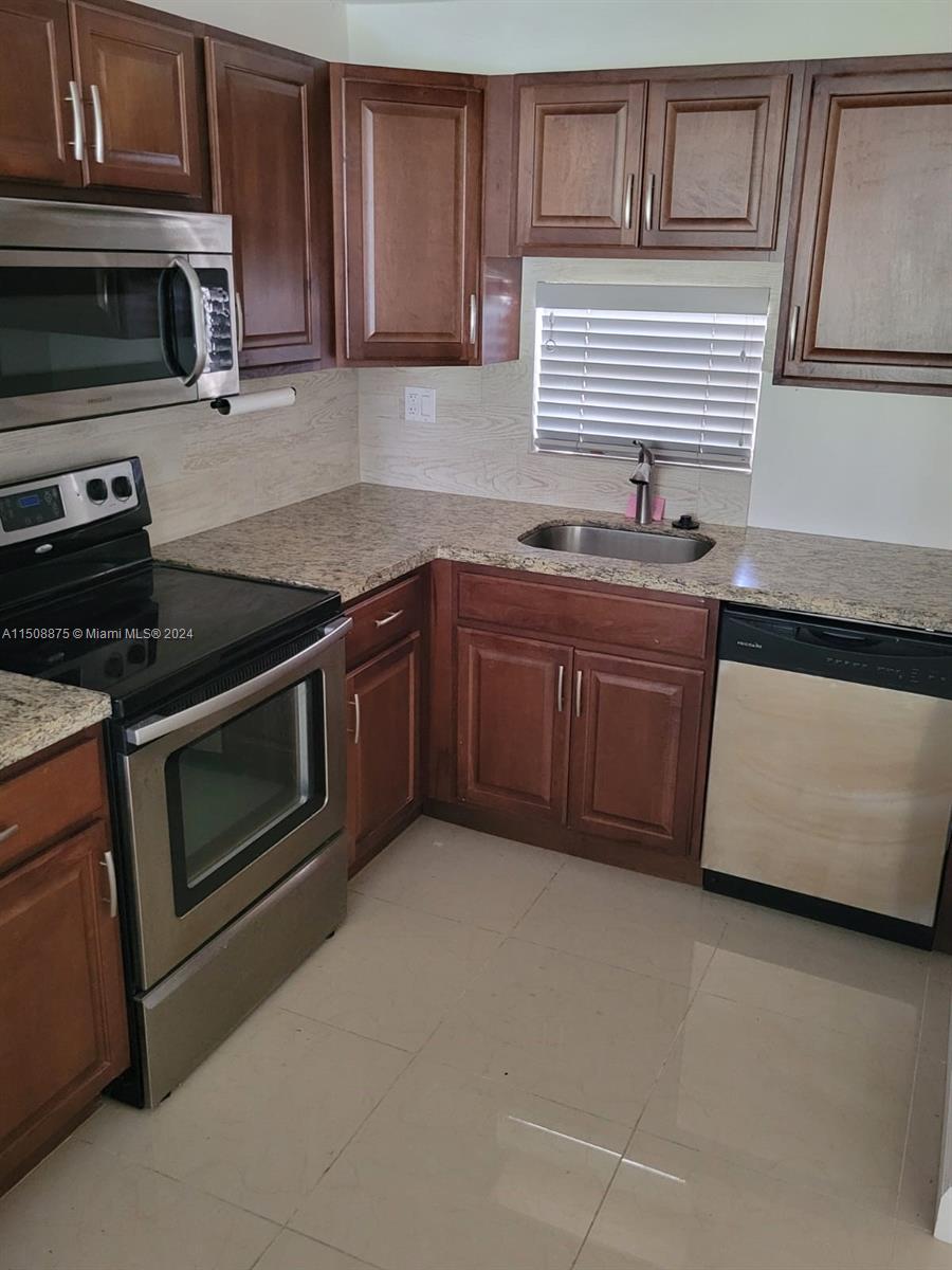 8901 Hollybrook Blvd, Pembroke Pines, FL, 33025 United States, 2 Bedrooms Bedrooms, ,2 BathroomsBathrooms,Residential,For Sale,Hollybrook Blvd,A11508875