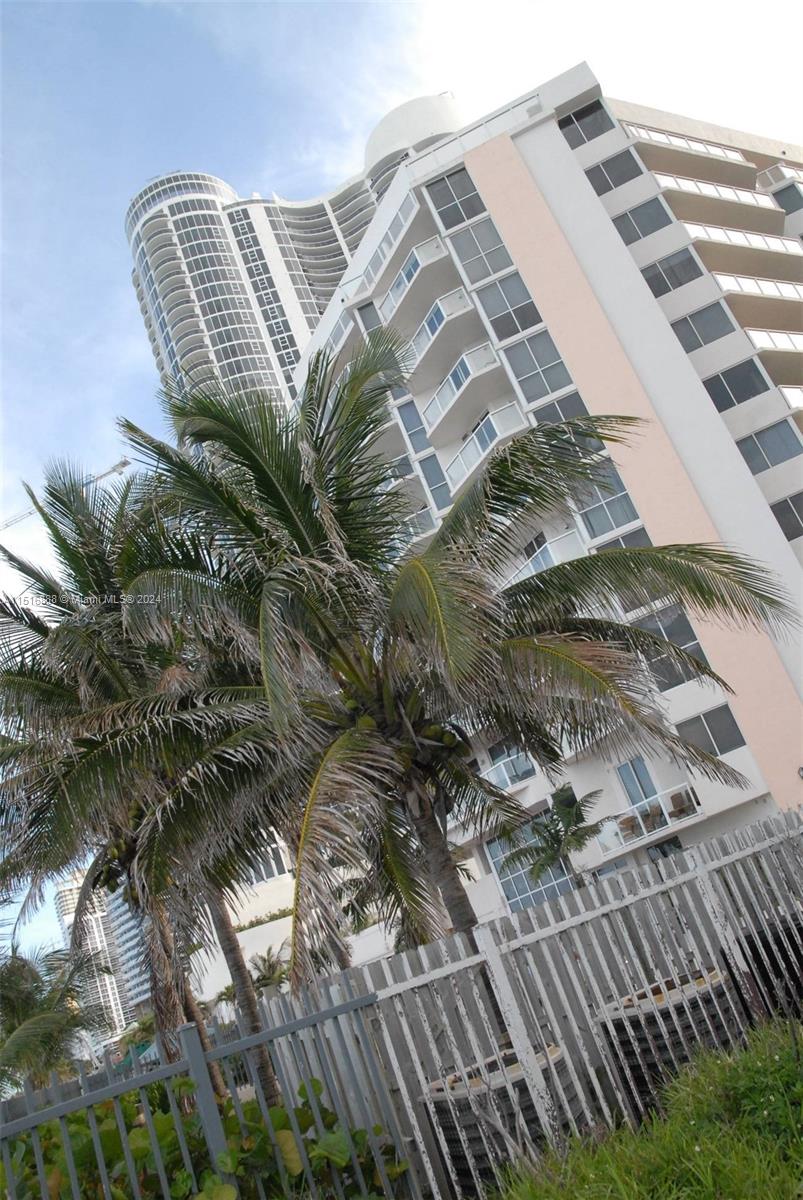 17275 Collins Ave, Sunny Isles Beach, FL, 33160 United States, 1 Bedroom Bedrooms, ,1 BathroomBathrooms,Residential,For Sale,Collins Ave,A11516888