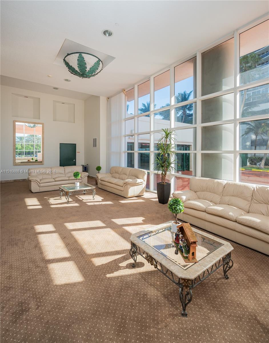 17275 Collins Ave, Sunny Isles Beach, FL, 33160 United States, 1 Bedroom Bedrooms, ,1 BathroomBathrooms,Residential,For Sale,Collins Ave,A11516888