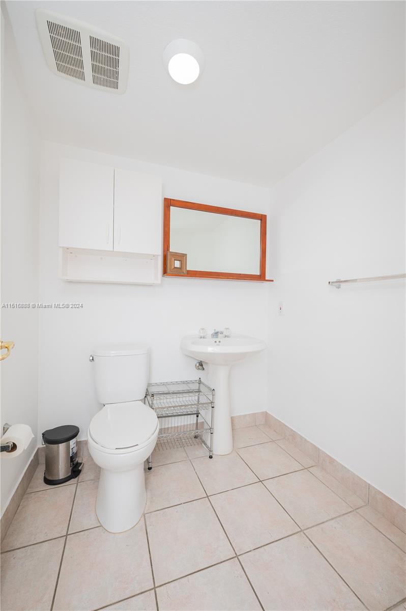 17275 Collins Ave, Sunny Isles Beach, FL, 33160 United States, 1 Bedroom Bedrooms, ,1 BathroomBathrooms,Residential,For Sale,Collins Ave,A11516888