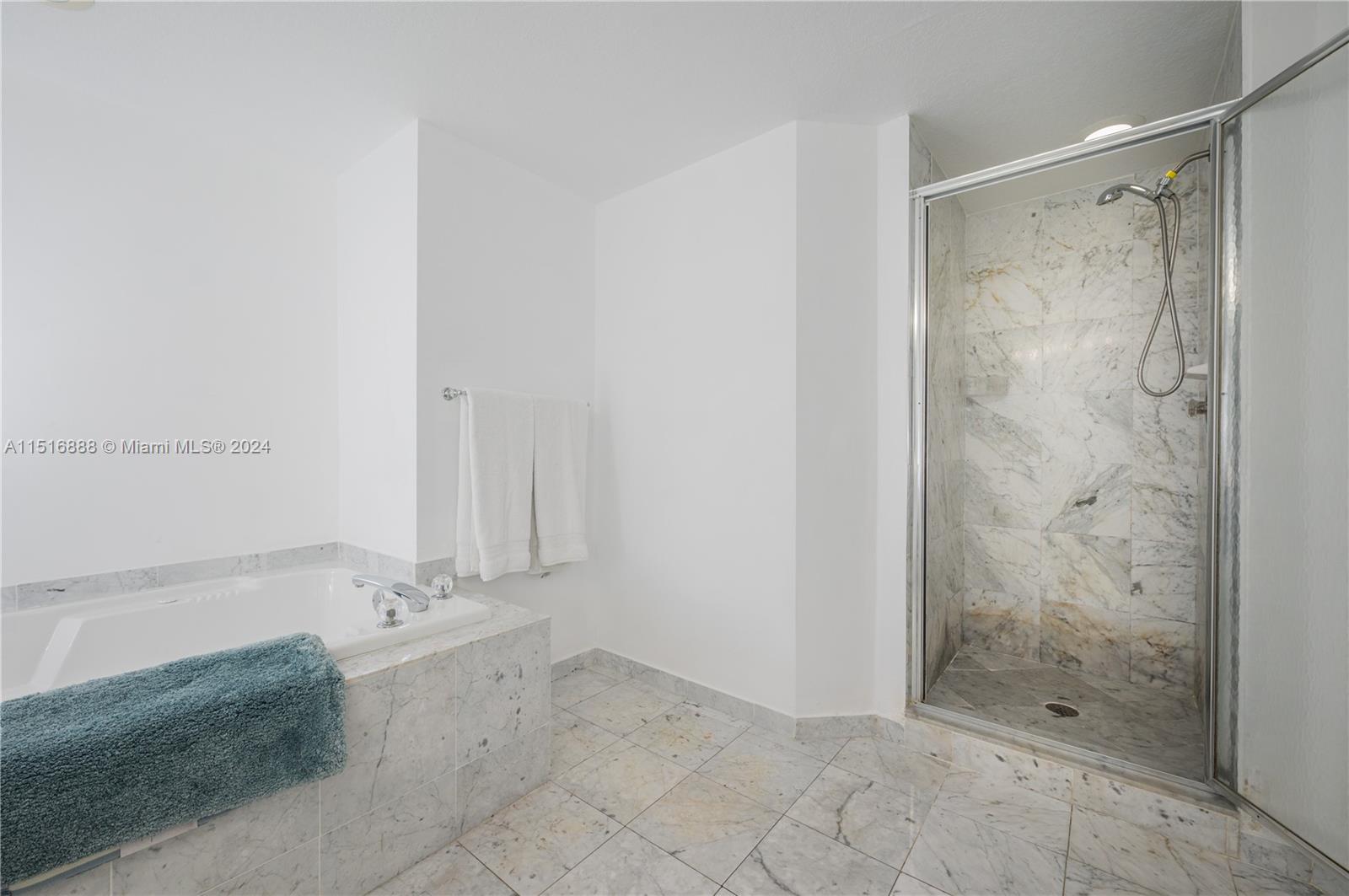 17275 Collins Ave, Sunny Isles Beach, FL, 33160 United States, 1 Bedroom Bedrooms, ,1 BathroomBathrooms,Residential,For Sale,Collins Ave,A11516888