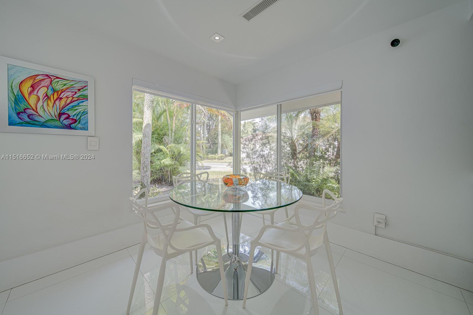 Kitchen Dining Area