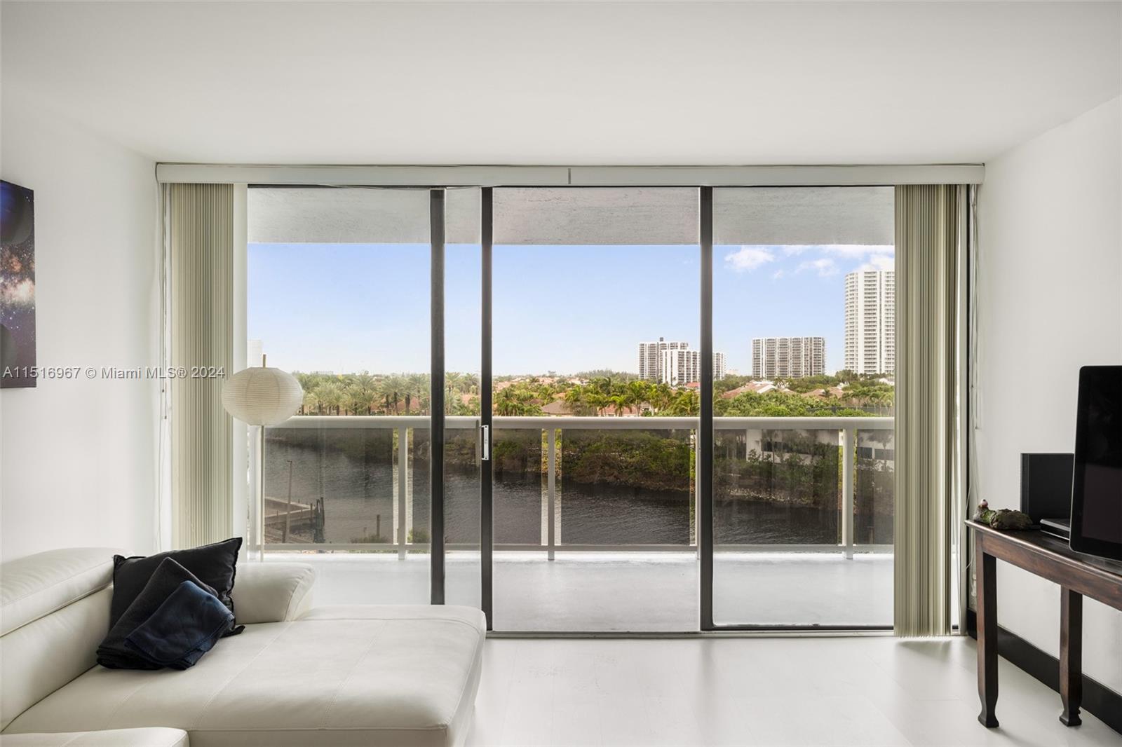 20515 E Country Club Dr 649, Aventura, FL 33180, 2 Bedrooms Bedrooms, ,2 BathroomsBathrooms,Residential,For Sale,Country Club Dr,A11516967