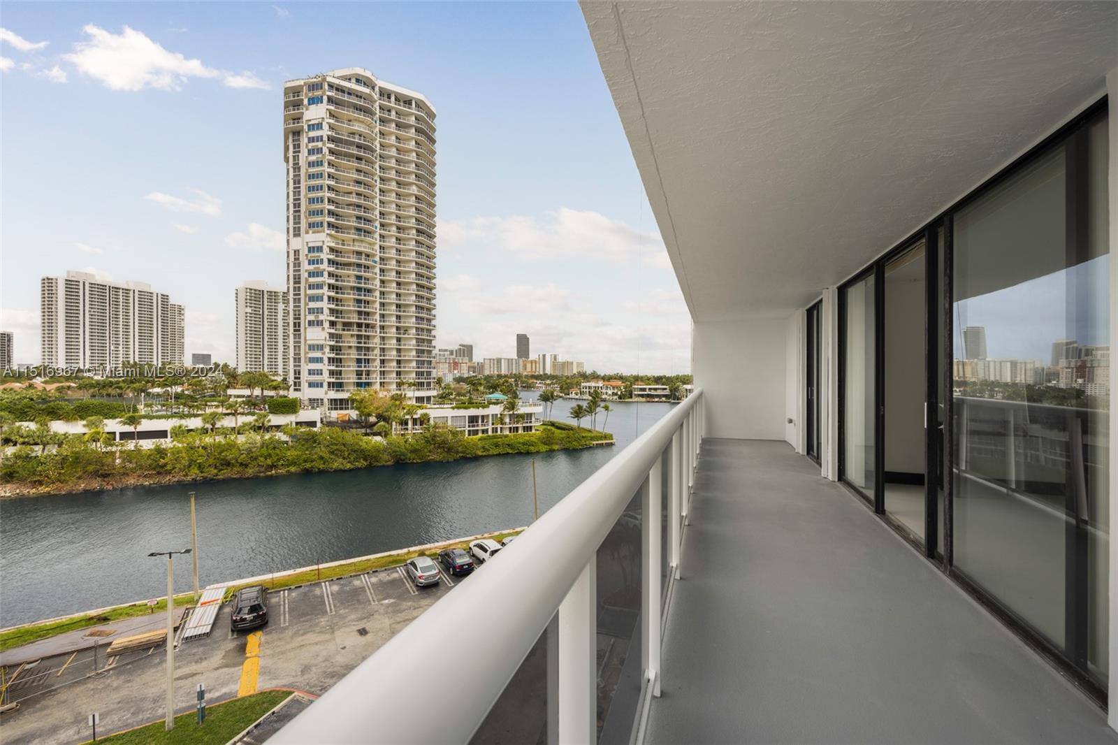 20515 E Country Club Dr 649, Aventura, FL 33180, 2 Bedrooms Bedrooms, ,2 BathroomsBathrooms,Residential,For Sale,Country Club Dr,A11516967