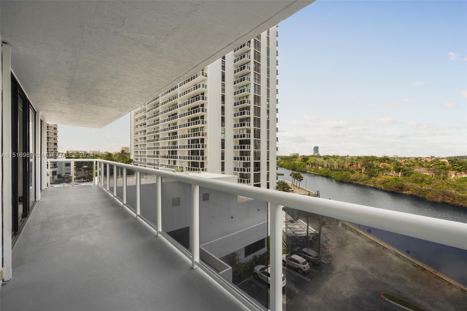 20515 E Country Club Dr 649, Aventura, FL 33180, 2 Bedrooms Bedrooms, ,2 BathroomsBathrooms,Residential,For Sale,Country Club Dr,A11516967