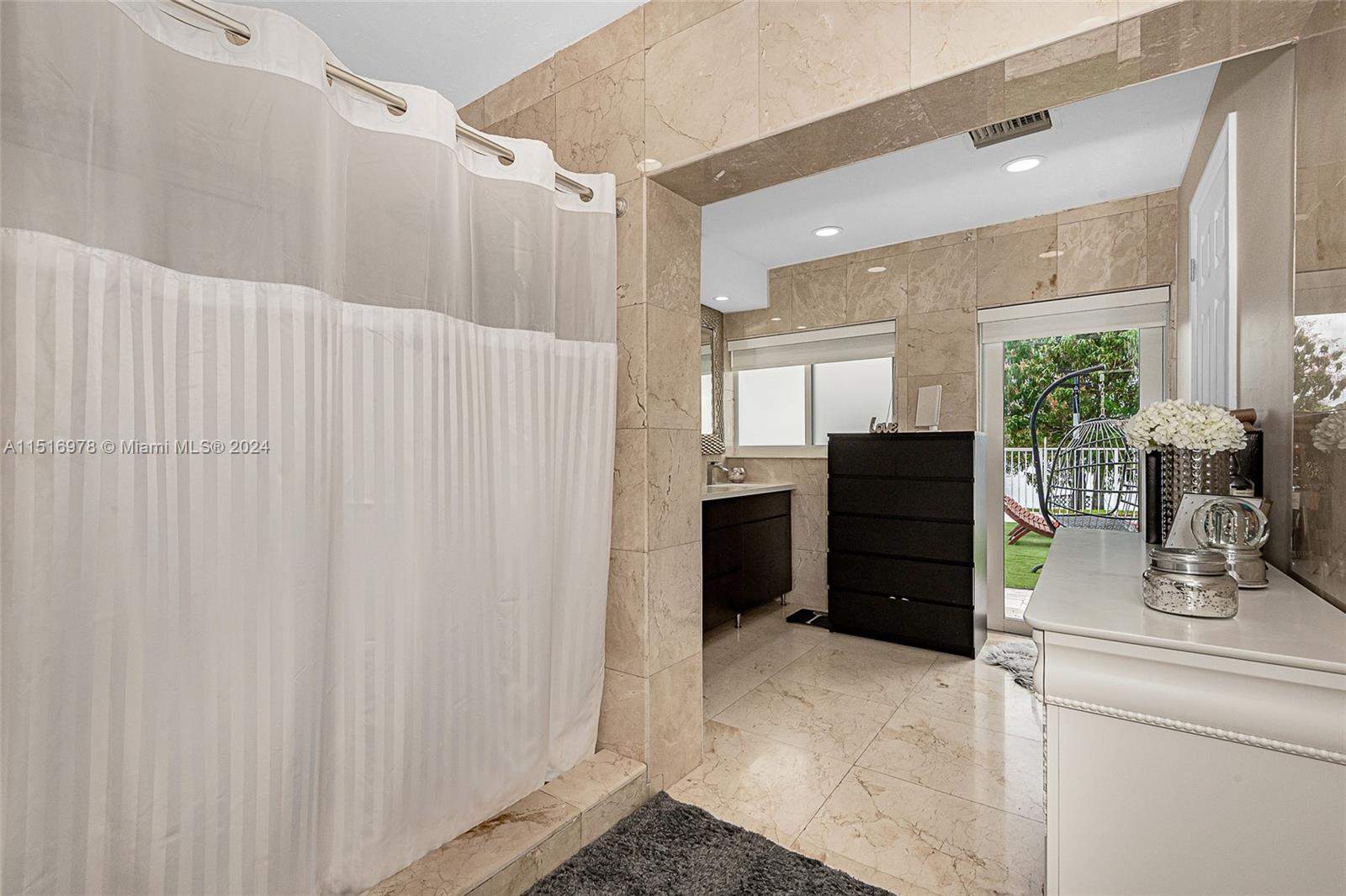 6860 Winged Foot Dr, Hialeah, Florida 33015, 5 Bedrooms Bedrooms, ,4 BathroomsBathrooms,Residential,For Sale,6860 Winged Foot Dr,A11516978