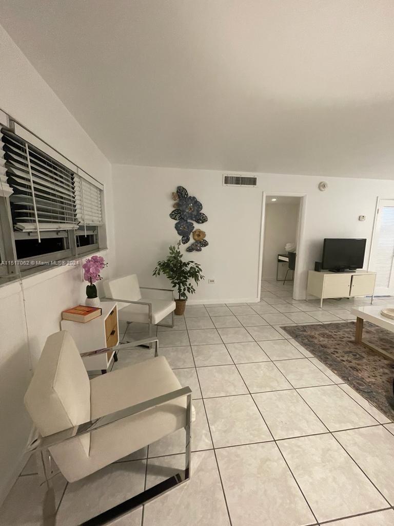 1881 Washington Ave 4D, Miami Beach, Florida 33139, ,Residentiallease,For Rent,1881 Washington Ave 4D,A11517062