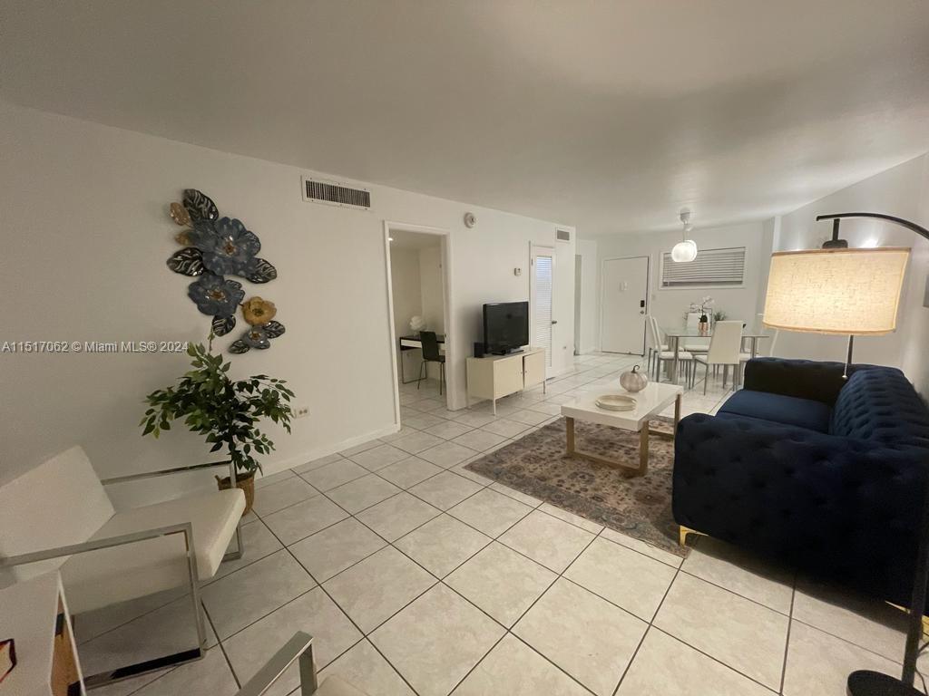 1881 Washington Ave 4D, Miami Beach, Florida 33139, ,Residentiallease,For Rent,1881 Washington Ave 4D,A11517062