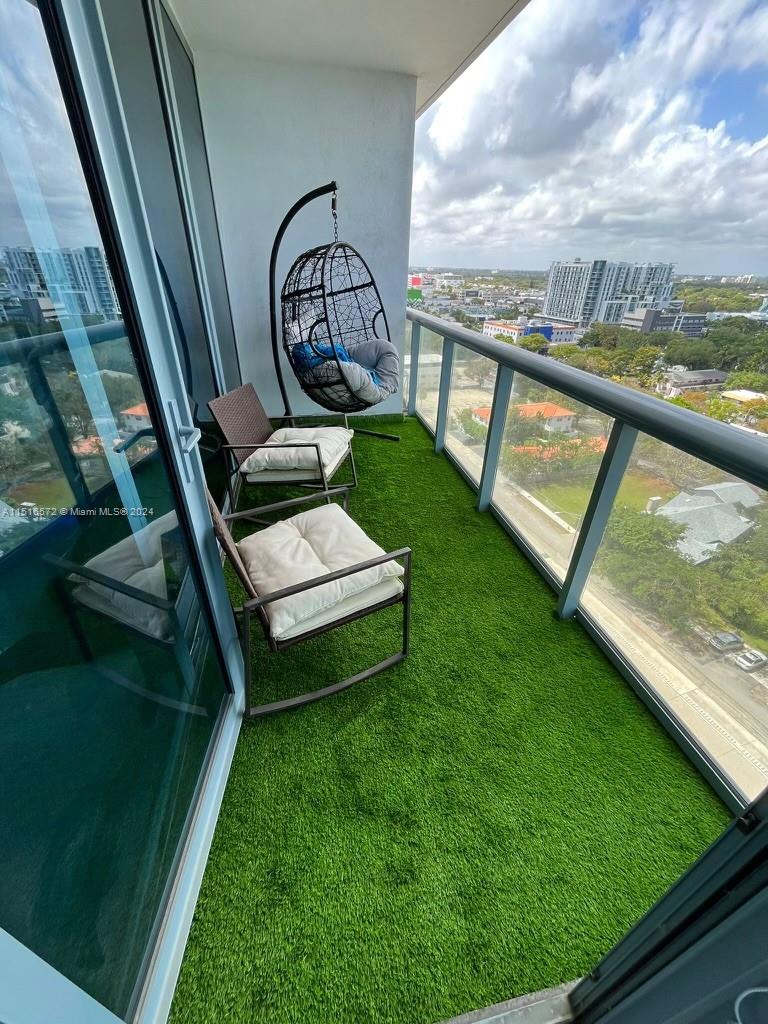Experience modern luxury living at The Blue Condo. Wake up to stunning views of Biscayne Bay through tall windows and high ceilings. The condo has been updated in 2022 with a new kitchen, appliances, and fresh floors. Both bathrooms are renovated, and there's a new washer & dryer.
You'll have parking and storage, plus 24/7 concierge service, pools, a sauna, and a fitness center. Enjoy gatherings in the party room and a play area for kids. Pets are welcome. The condo is in Midtown near Wynwood and the Design District. Miami International Airport is just 15 minutes away.