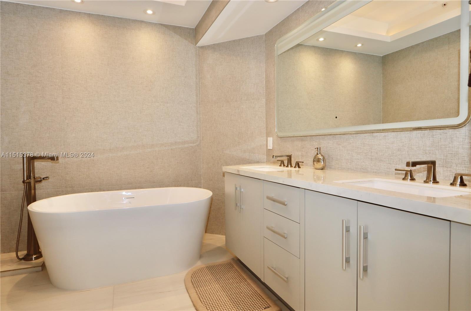 4000 Island Blvd, Aventura, FL, 33160 United States, 2 Bedrooms Bedrooms, ,2 BathroomsBathrooms,Residential,For Sale,Island Blvd,A11515378