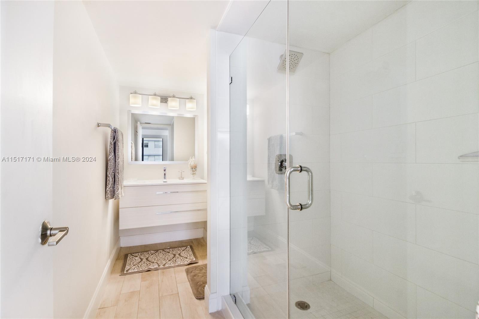 2555 Collins Ave 714, Miami Beach, Florida 33140, 1 Bedroom Bedrooms, ,1 BathroomBathrooms,Residentiallease,For Rent,2555 Collins Ave 714,A11517171