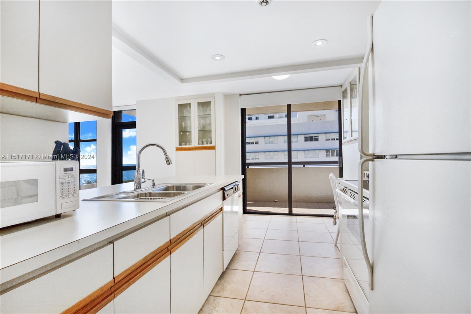 2555 Collins Ave 714, Miami Beach, Florida 33140, 1 Bedroom Bedrooms, ,1 BathroomBathrooms,Residentiallease,For Rent,2555 Collins Ave 714,A11517171