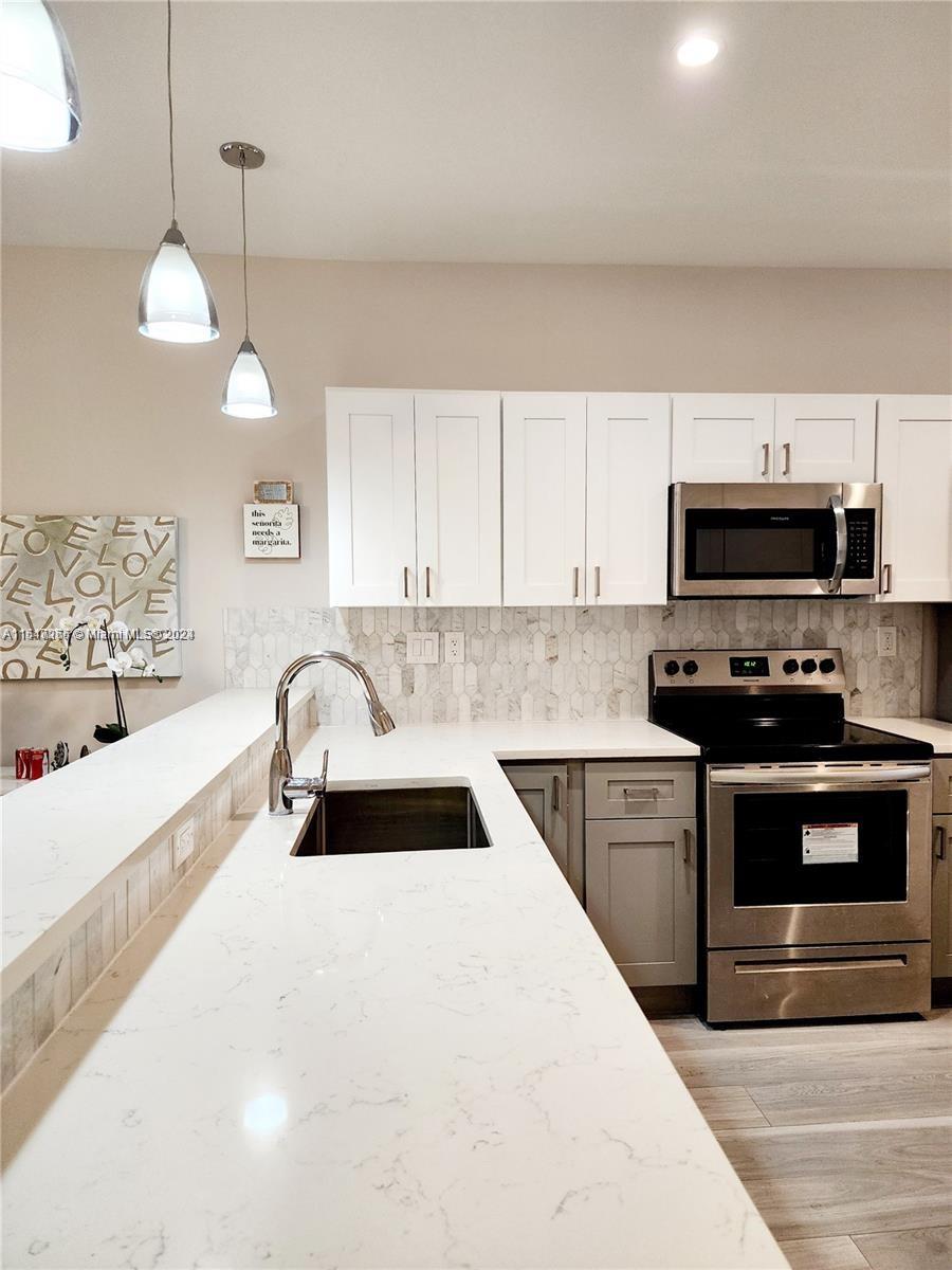 319 Foster Rd, Hallandale Beach, Florida 33009, 2 Bedrooms Bedrooms, ,2 BathroomsBathrooms,Residential,For Sale,319 Foster Rd,A11517265