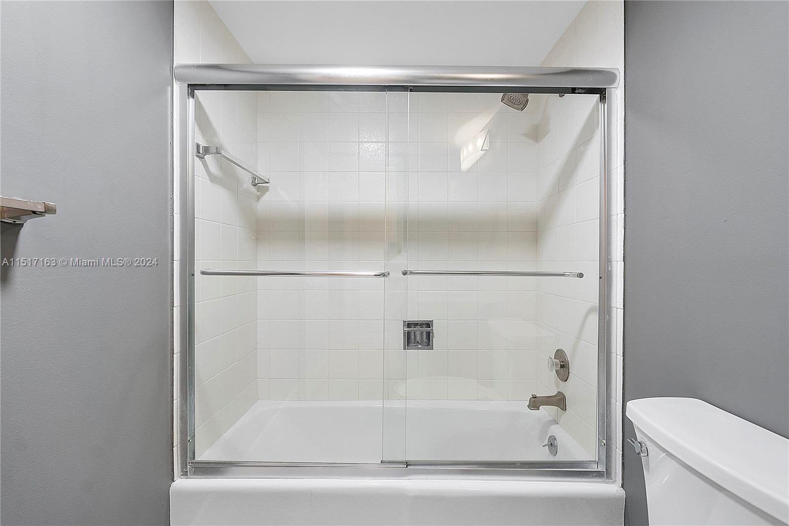5100 N Ocean Blvd 1016, Lauderdale By The Sea, Florida 33308, 2 Bedrooms Bedrooms, 5 Rooms Rooms,2 BathroomsBathrooms,Residential,For Sale,5100 N Ocean Blvd 1016,A11517163
