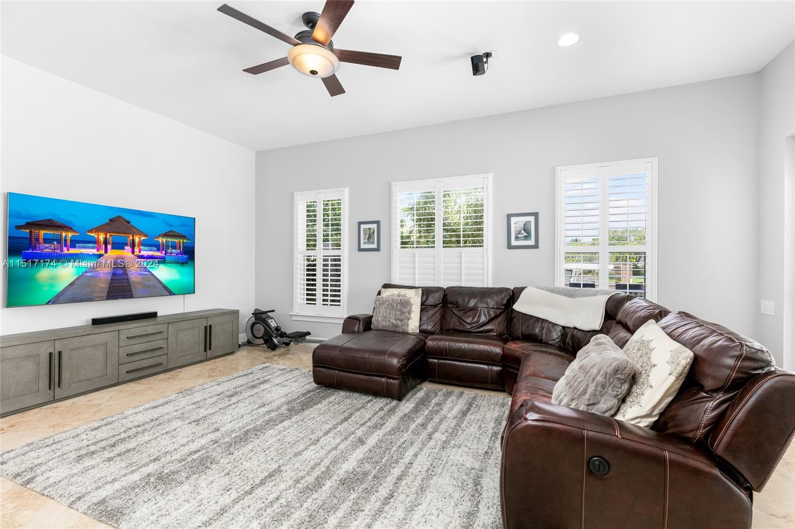 1130 Hatteras Ln, Hollywood, FL, 33019 United States, 6 Bedrooms Bedrooms, ,5 BathroomsBathrooms,Residential,For Sale,Hatteras Ln,A11517174