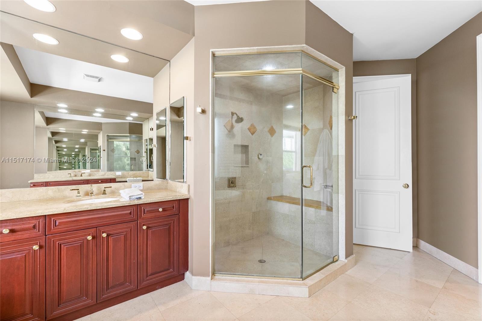 1130 Hatteras Ln, Hollywood, FL, 33019 United States, 6 Bedrooms Bedrooms, ,5 BathroomsBathrooms,Residential,For Sale,Hatteras Ln,A11517174