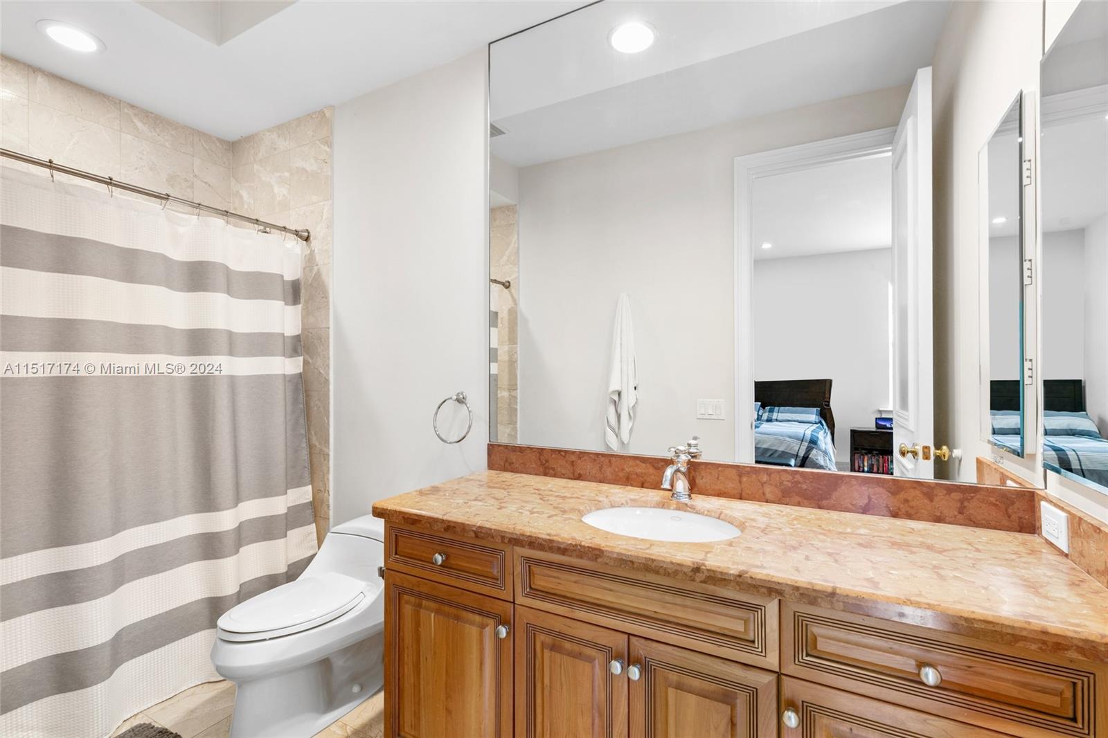 1130 Hatteras Ln, Hollywood, FL, 33019 United States, 6 Bedrooms Bedrooms, ,5 BathroomsBathrooms,Residential,For Sale,Hatteras Ln,A11517174