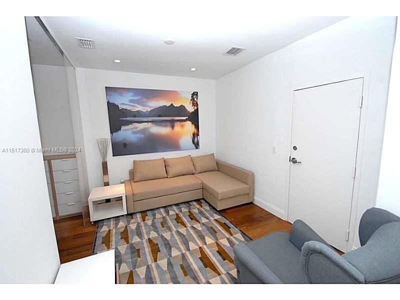 526 15 St 12, Miami Beach, Florida 33139, 1 Bedroom Bedrooms, ,1 BathroomBathrooms,Residentiallease,For Rent,526 15 St 12,A11517360