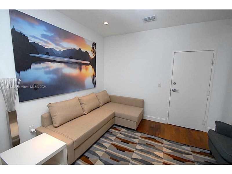 526 15 St 12, Miami Beach, Florida 33139, 1 Bedroom Bedrooms, ,1 BathroomBathrooms,Residentiallease,For Rent,526 15 St 12,A11517360