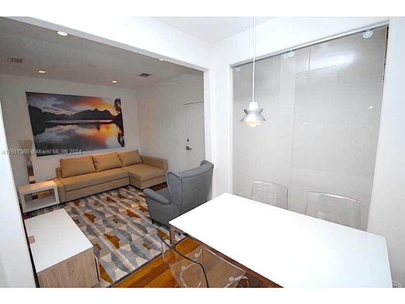 526 15 St 12, Miami Beach, Florida 33139, 1 Bedroom Bedrooms, ,1 BathroomBathrooms,Residentiallease,For Rent,526 15 St 12,A11517360