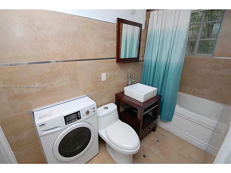 526 15 St 12, Miami Beach, Florida 33139, 1 Bedroom Bedrooms, ,1 BathroomBathrooms,Residentiallease,For Rent,526 15 St 12,A11517360