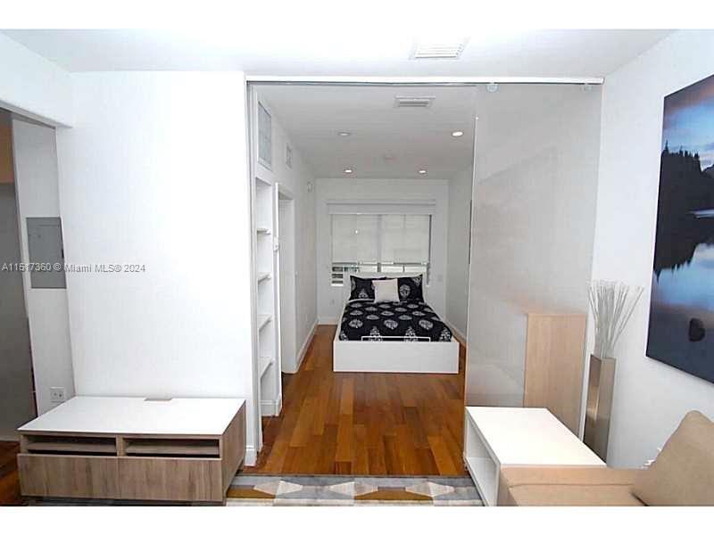 526 15 St 12, Miami Beach, Florida 33139, 1 Bedroom Bedrooms, ,1 BathroomBathrooms,Residentiallease,For Rent,526 15 St 12,A11517360