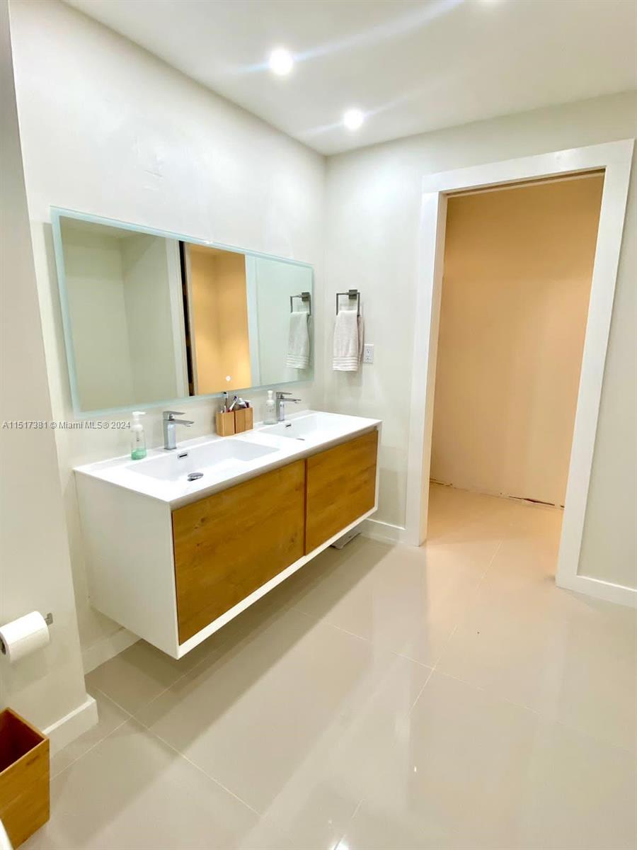 500 Three Islands Blvd 206, Hallandale Beach, Florida 33009, 2 Bedrooms Bedrooms, ,2 BathroomsBathrooms,Residentiallease,For Rent,500 Three Islands Blvd 206,A11517381